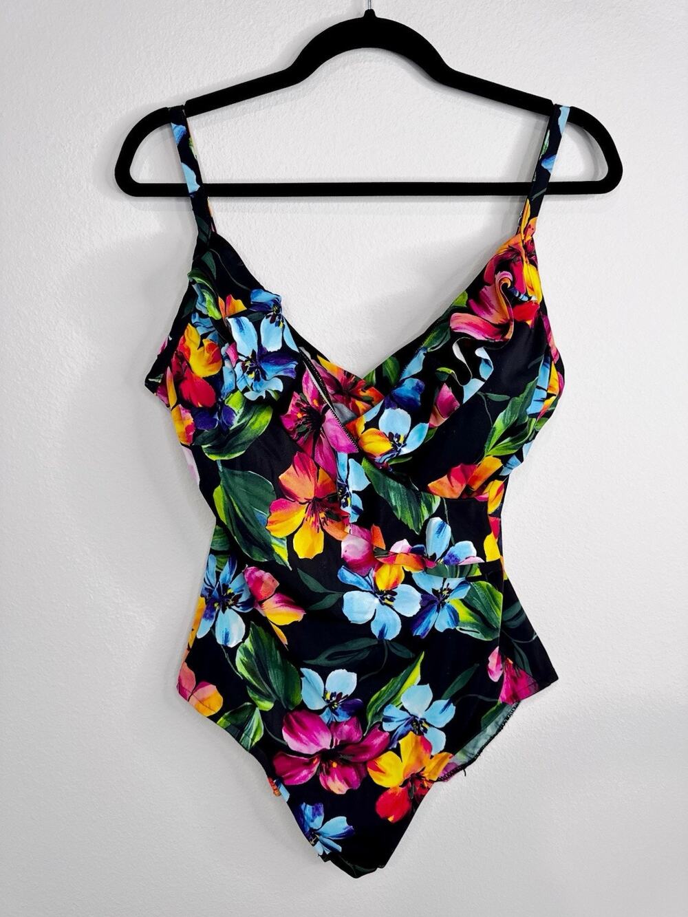 Croft & Barrow Women’s Size 14 One Piece Swimsuit Tropical Floral Built In Bra